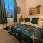 1Bd Notting Hill Residence